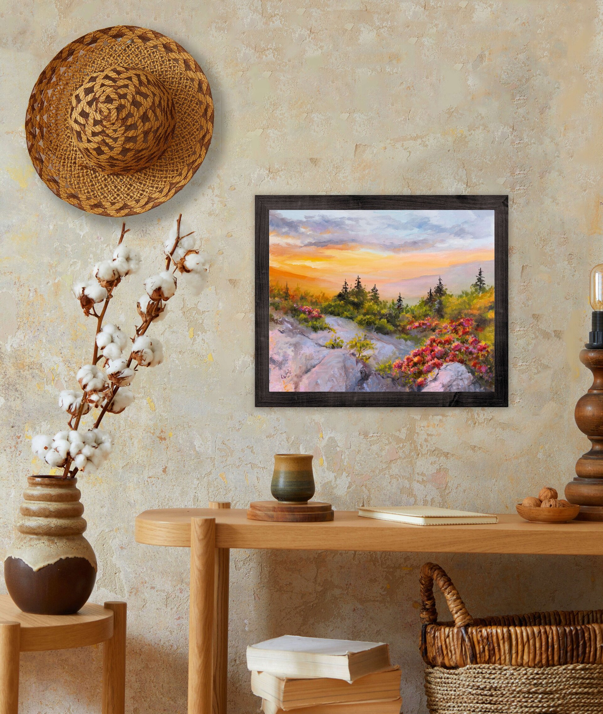 Paisaje puesta de sol en montaña con flores rojas, Cielo en tonos naranja y rosa - 10