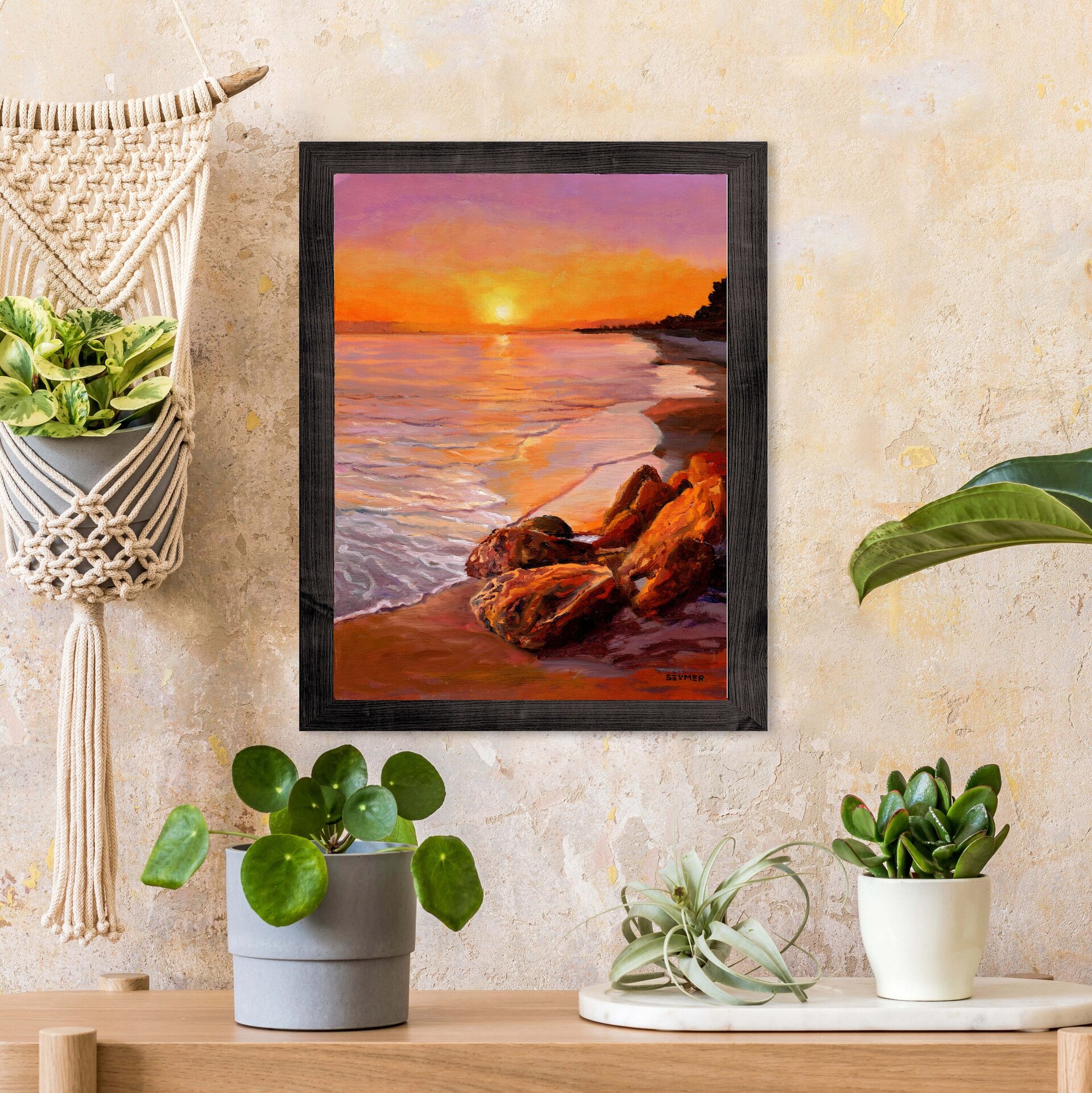 Óleo de atardecer en playa con sol anaranjado sobre horizonte y rocas en arena - 8