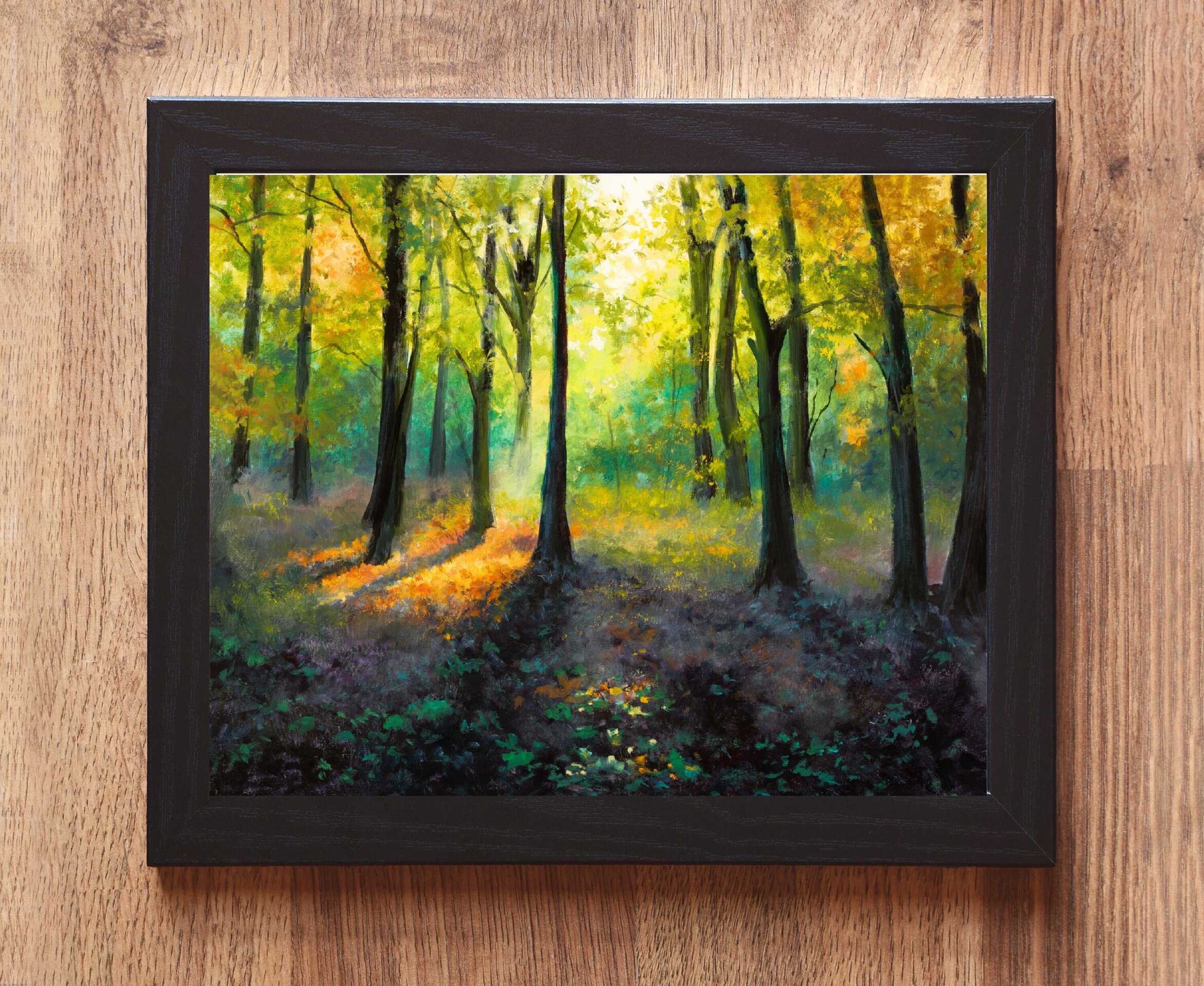 Paisaje de bosque mágico de otoño con tonos vibrantes y luz entre los árboles - 2