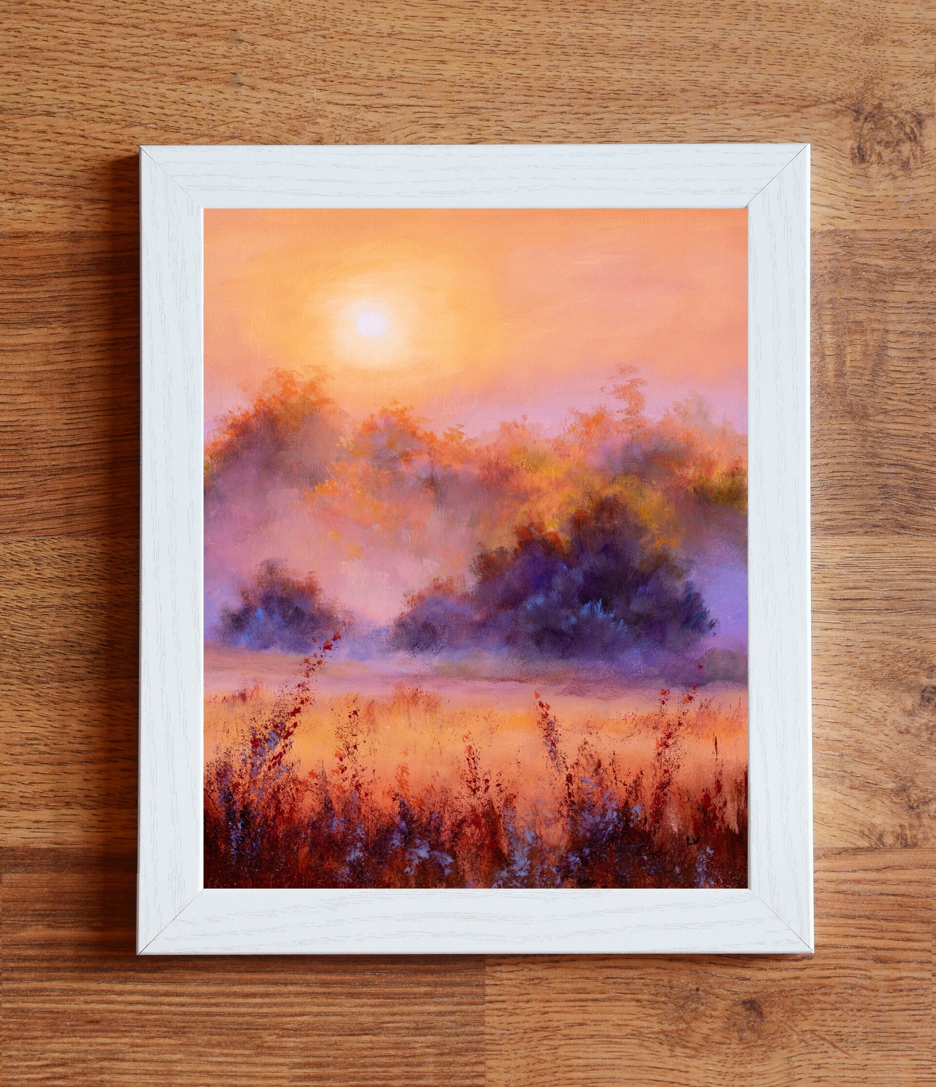 Pintura de amanecer sereno y niebla en campo de tonos dorados, naranja y morado - 4