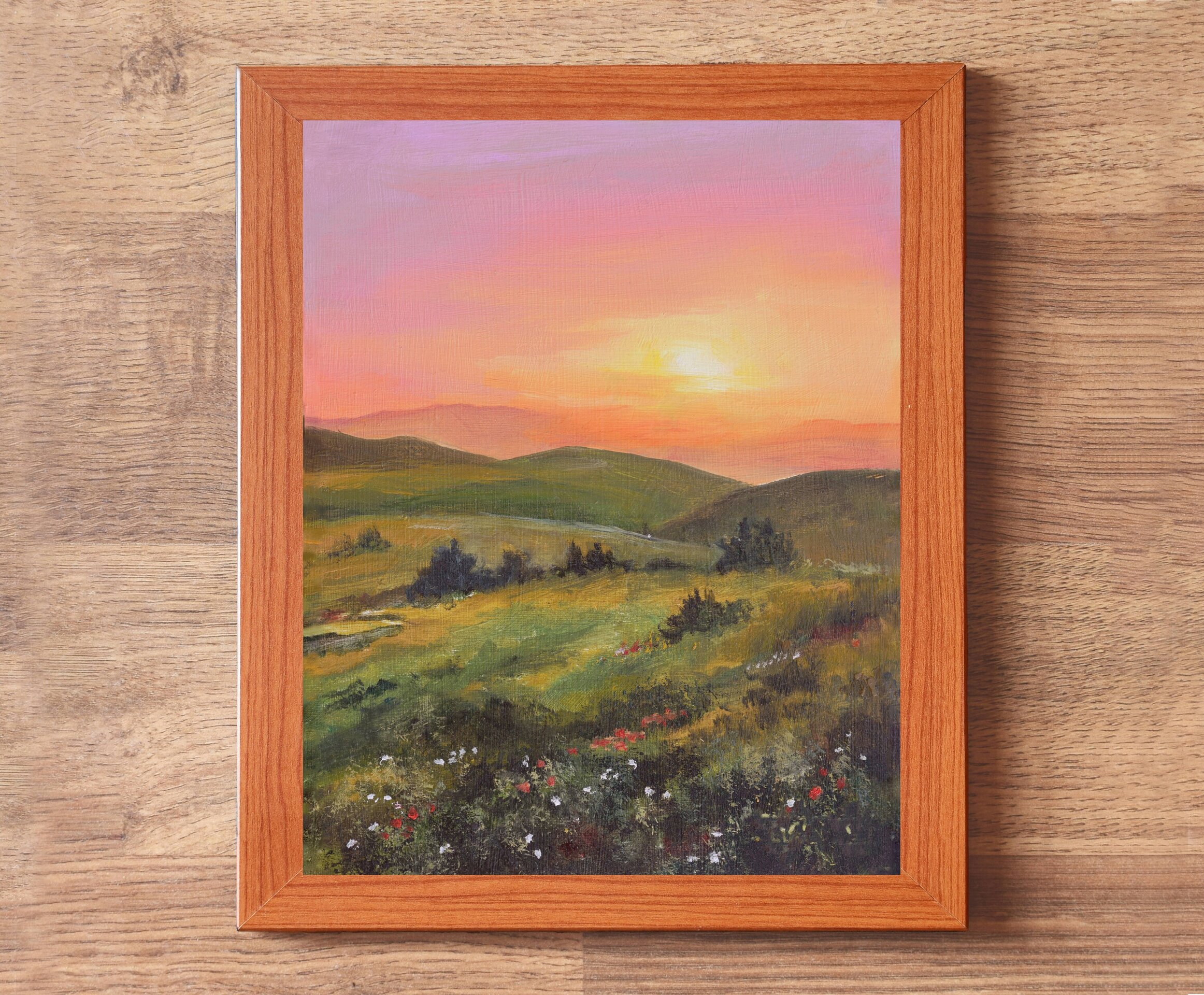 Cuadro de lomas en tonos suaves con flores y arbustos. Horizonte con luz cálida - 3