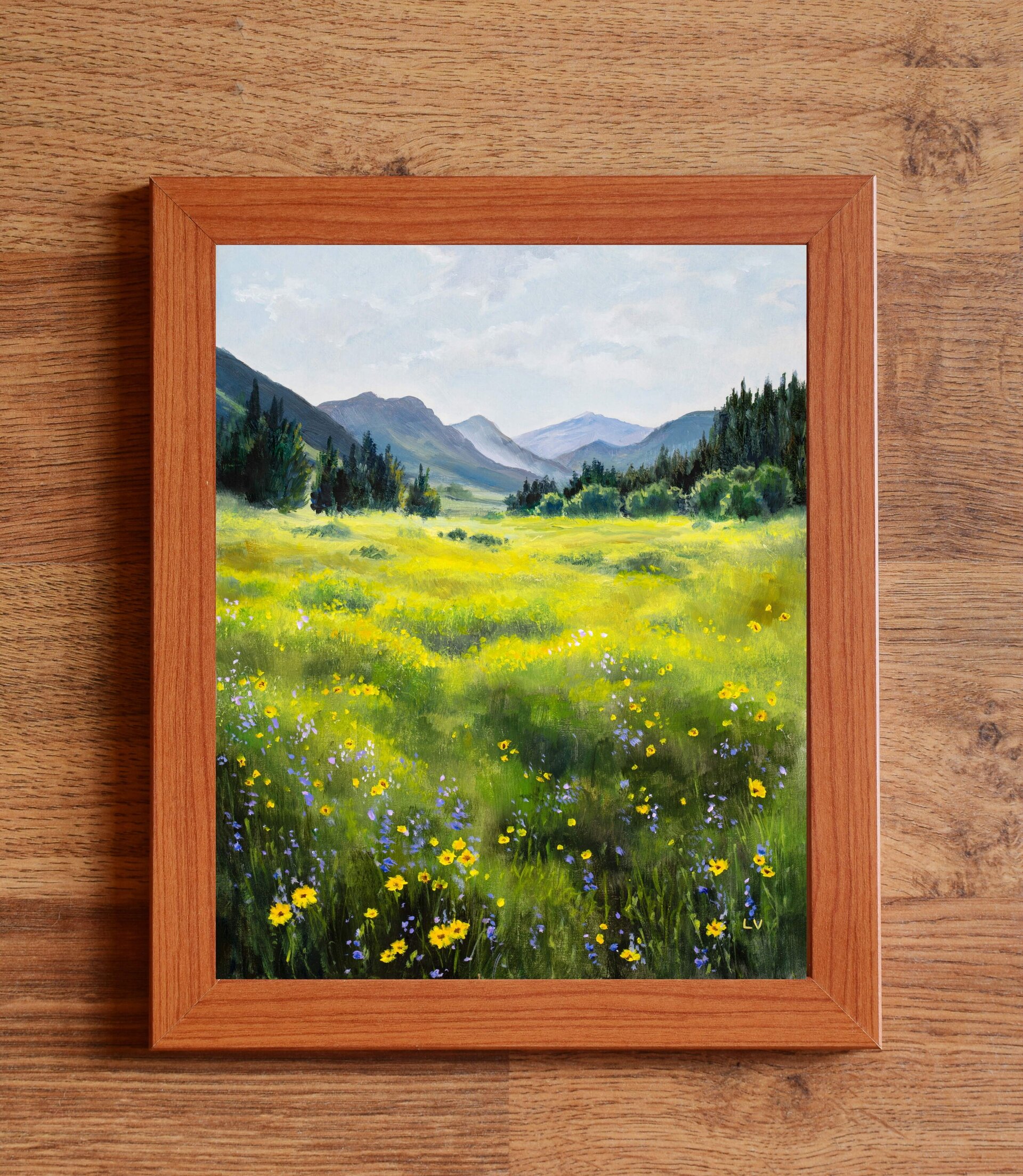 Pintura de paisaje de campo verde con flores amarillas y montañas en la lejanía - 3