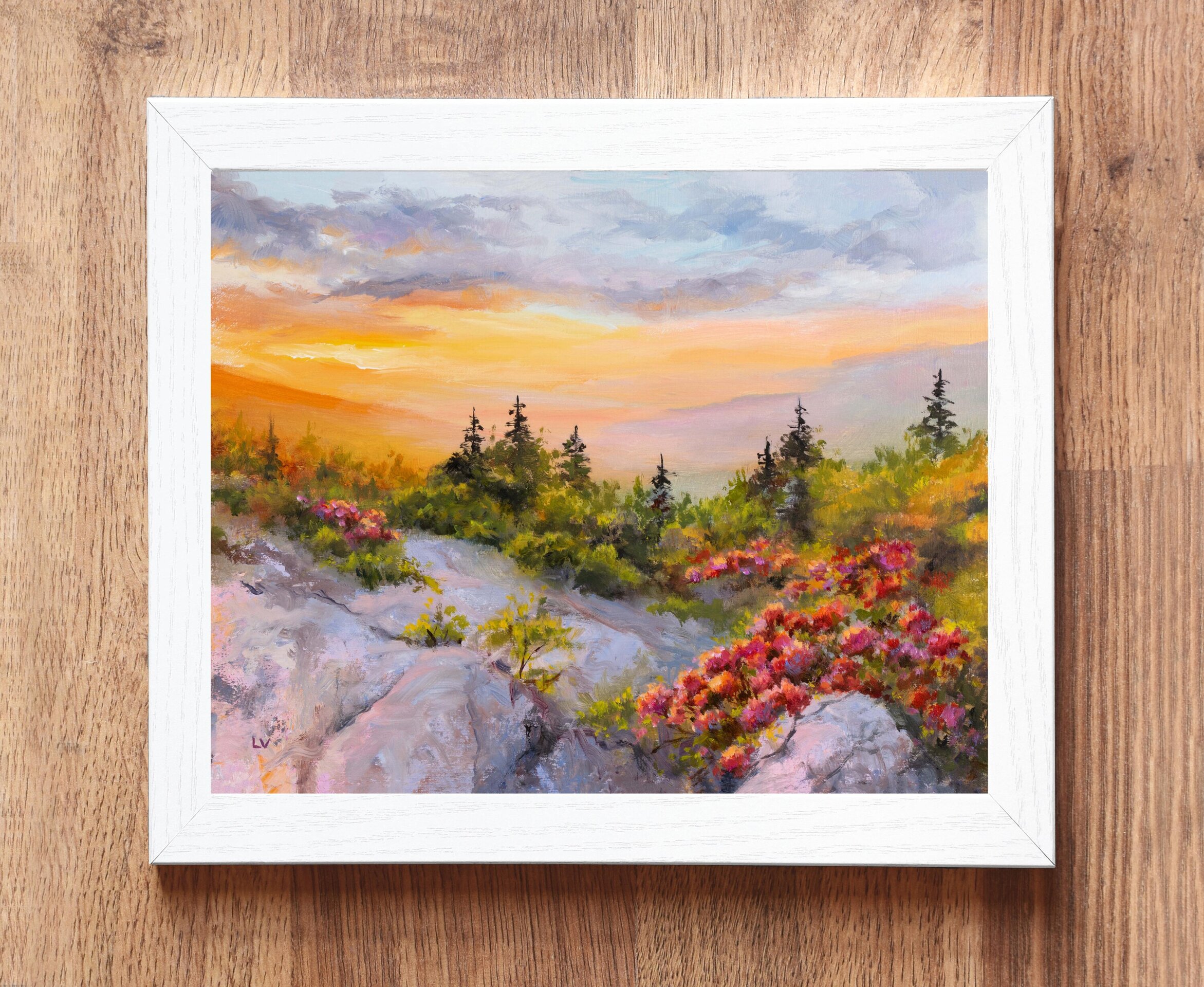 Paisaje puesta de sol en montaña con flores rojas, Cielo en tonos naranja y rosa - 4