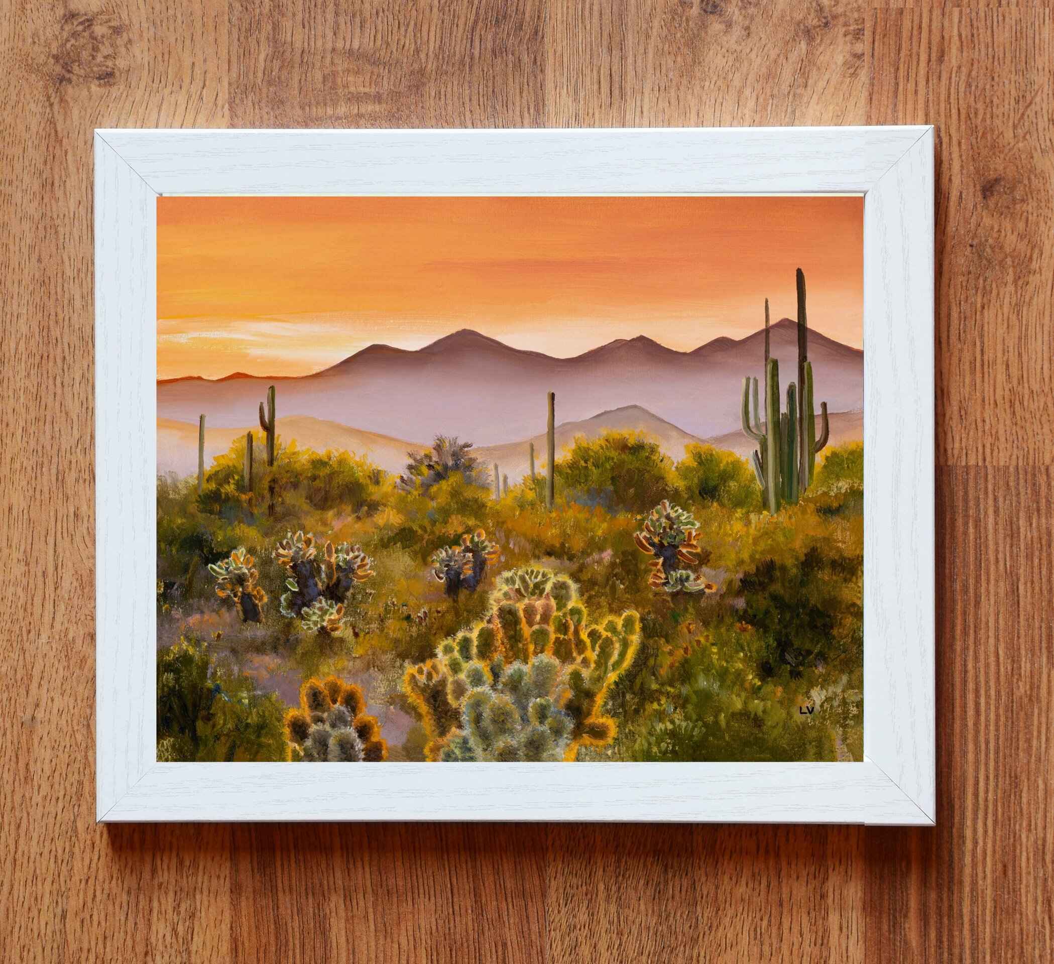 Suave pintura de desierto en tonos cálidos con cactus y paisaje árido y montañas - 4