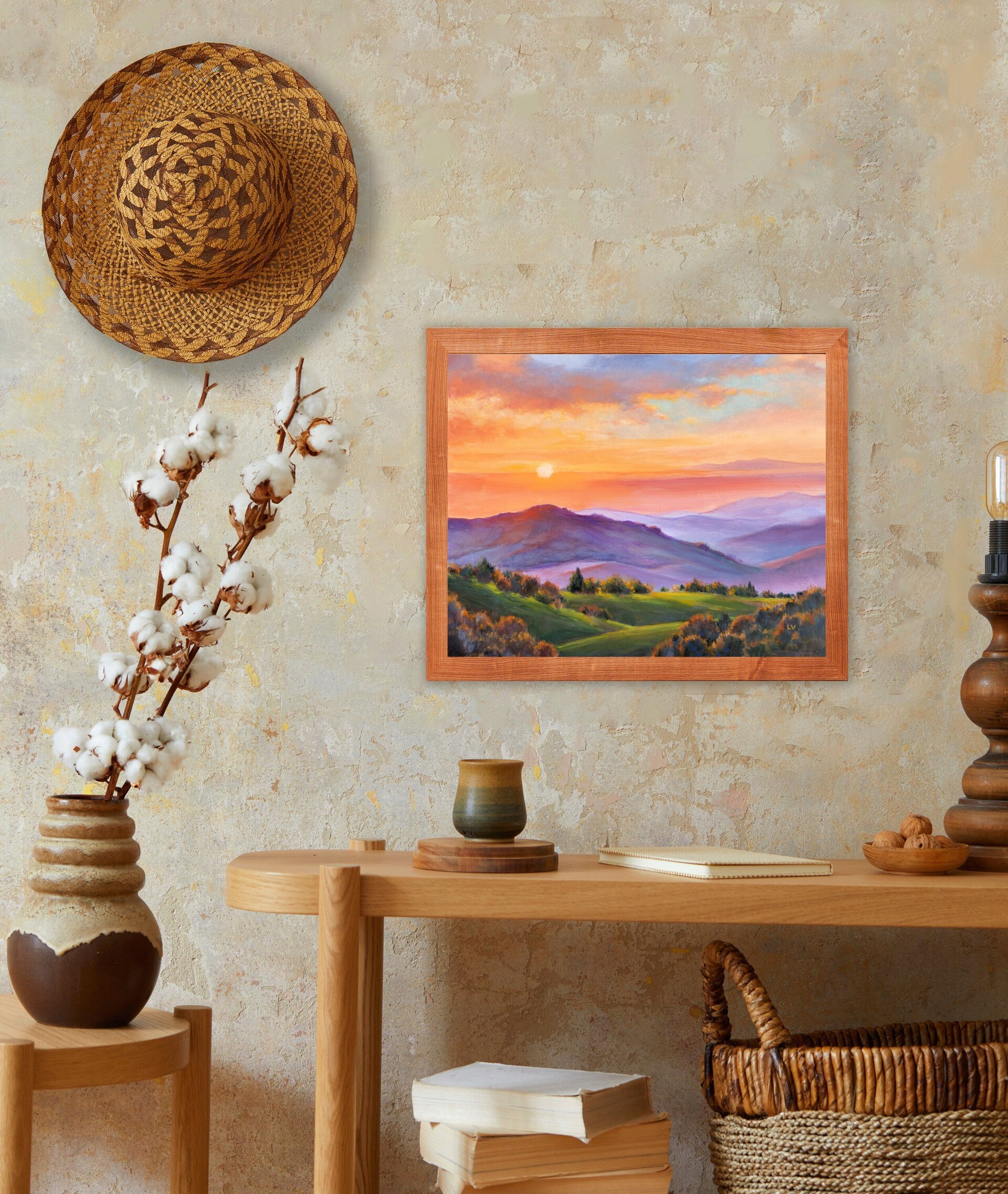 Colorida pintura de montes púrpura y prados verdes con sol dorado al atardecer - 12