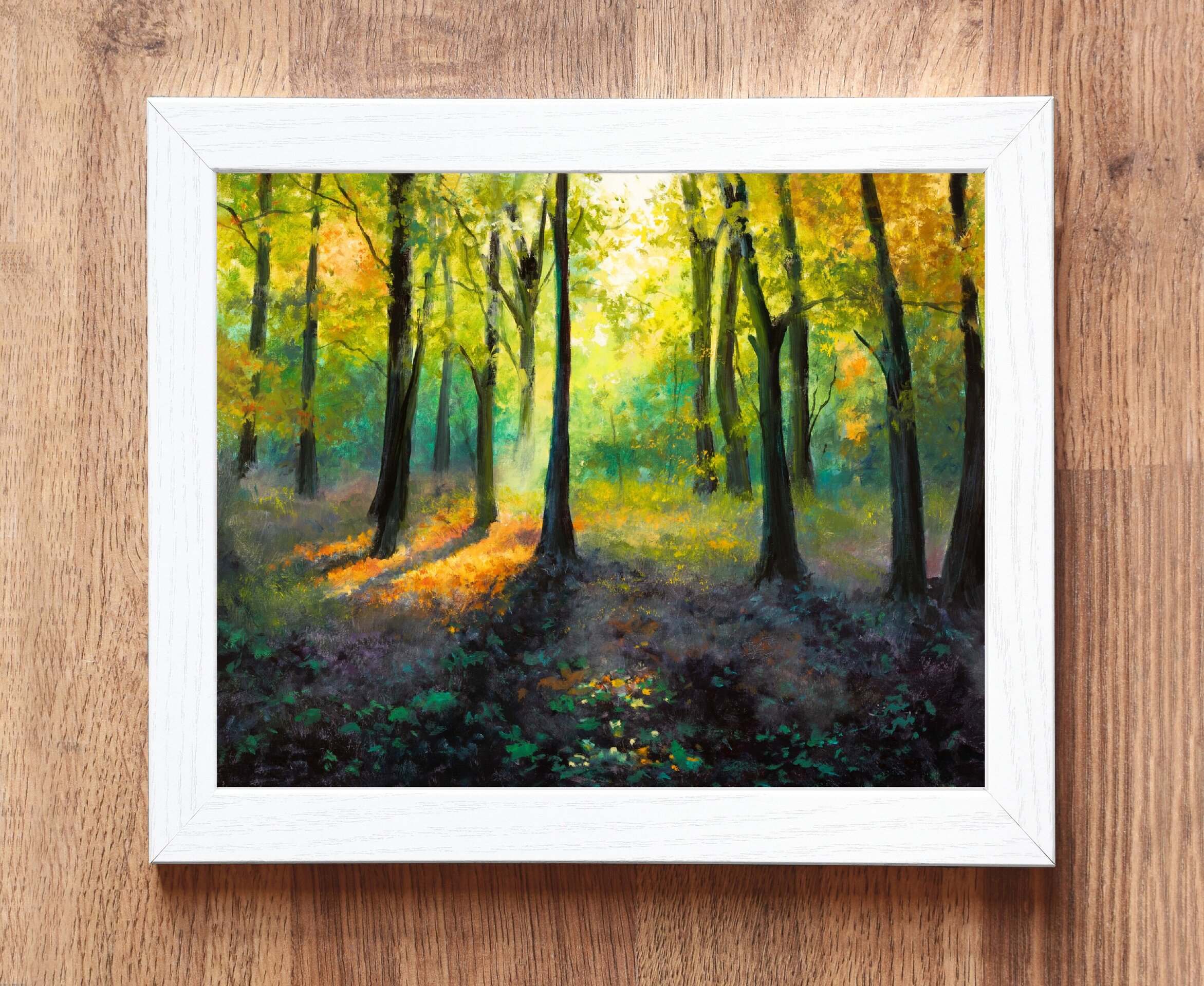 Paisaje de bosque mágico de otoño con tonos vibrantes y luz entre los árboles - 4