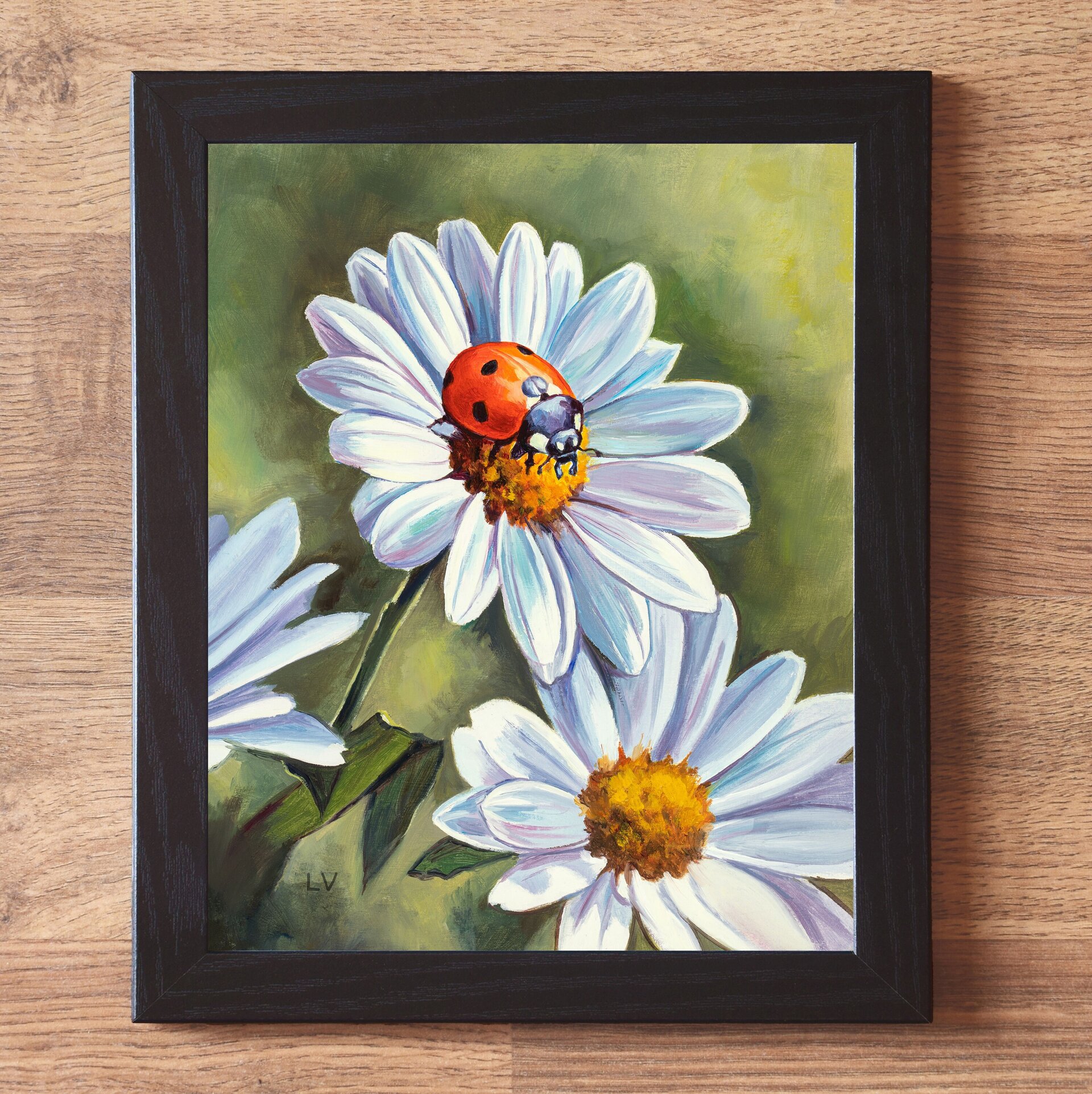 Pintura al óleo de una mariquita roja sobre flores de margarita blancas - 2