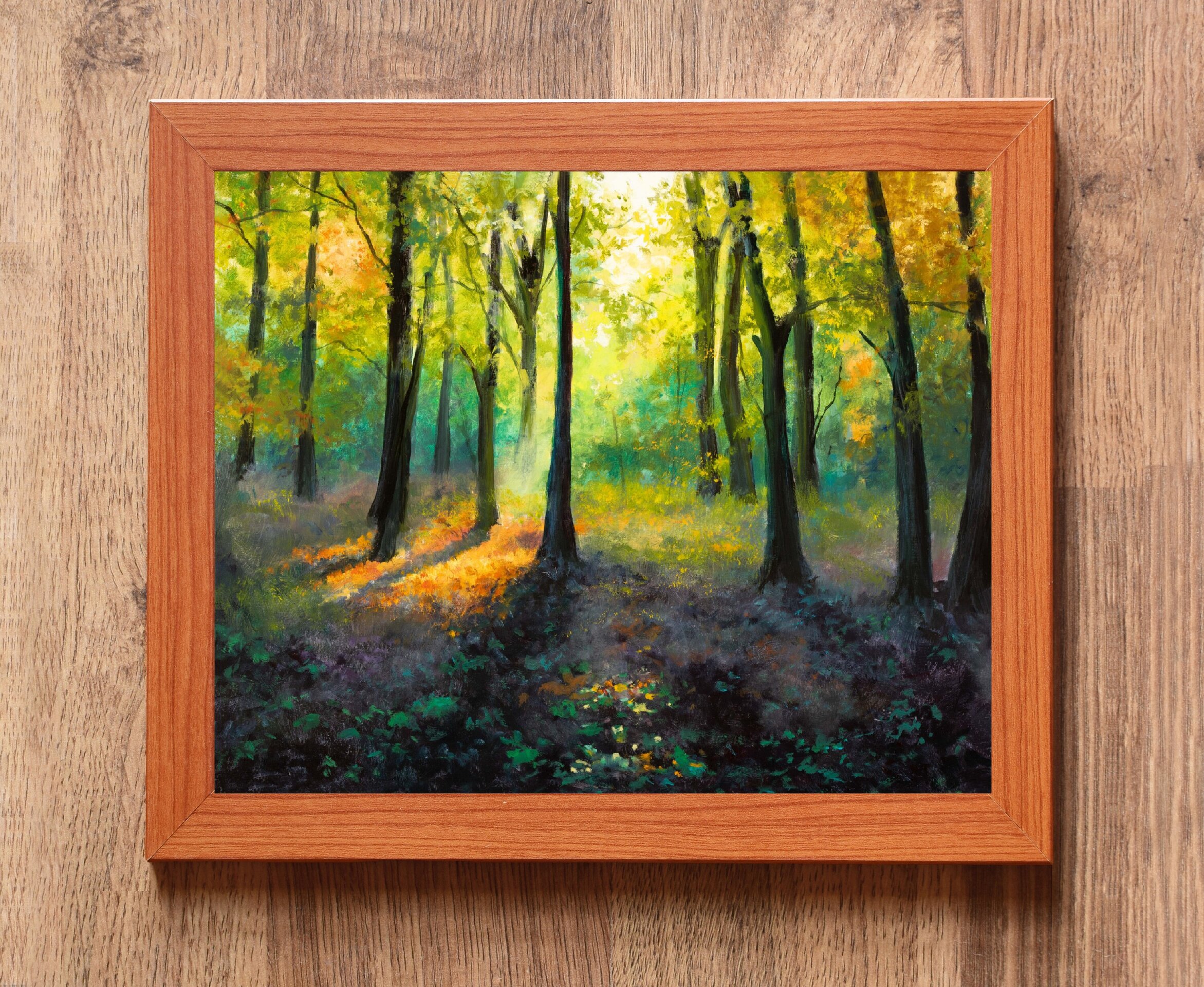 Paisaje de bosque mágico de otoño con tonos vibrantes y luz entre los árboles - 3