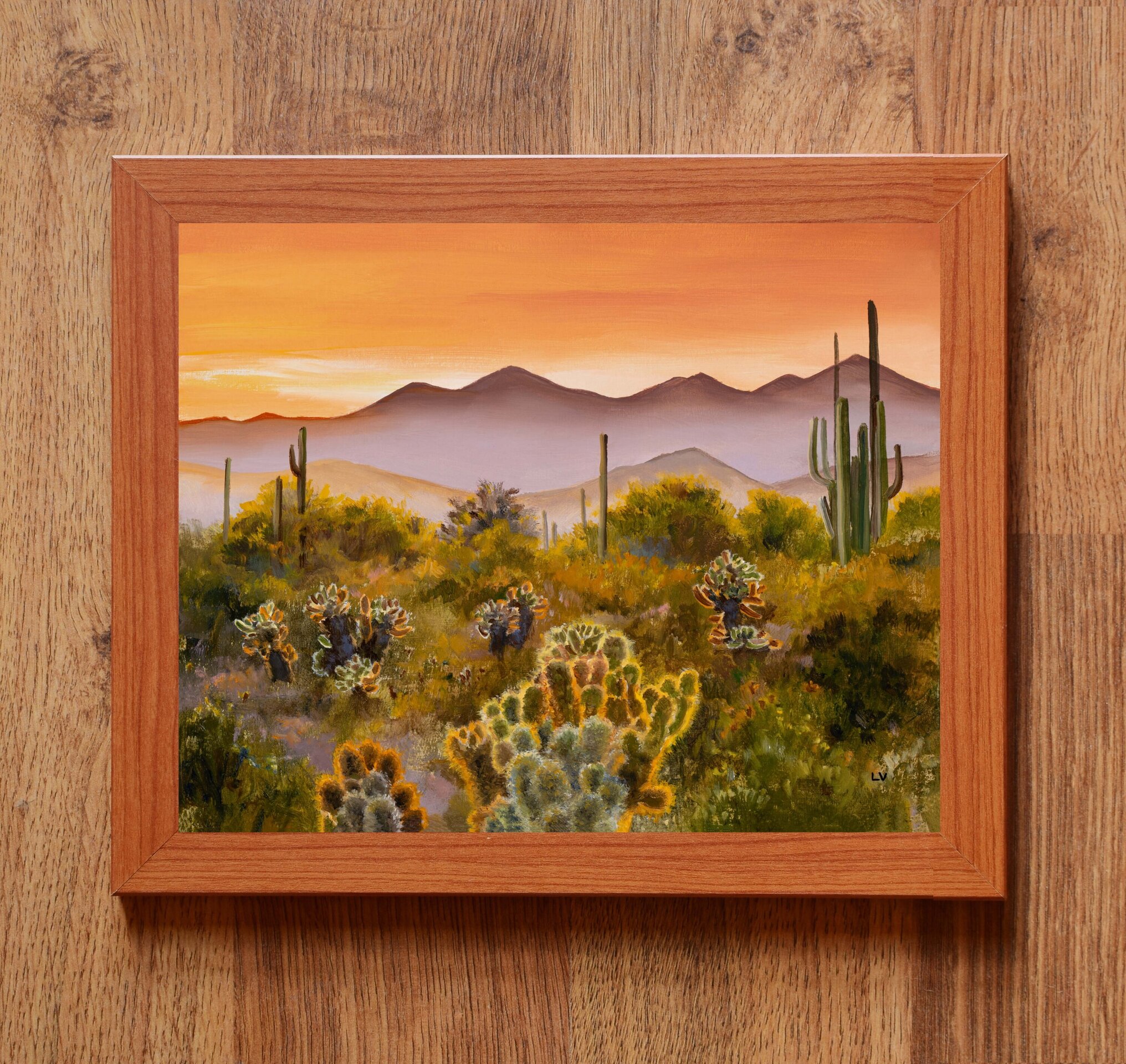 Suave pintura de desierto en tonos cálidos con cactus y paisaje árido y montañas - 3