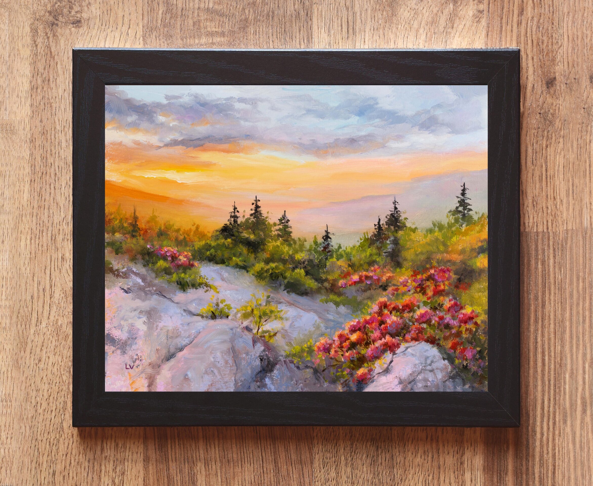 Paisaje puesta de sol en montaña con flores rojas, Cielo en tonos naranja y rosa - 2