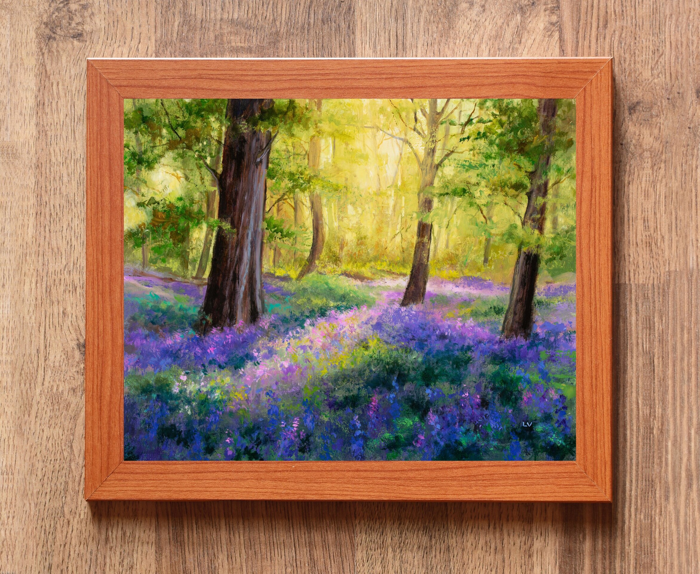 Pintura de campanillas azules en un bosque de hayas con luz entre los árboles - 3
